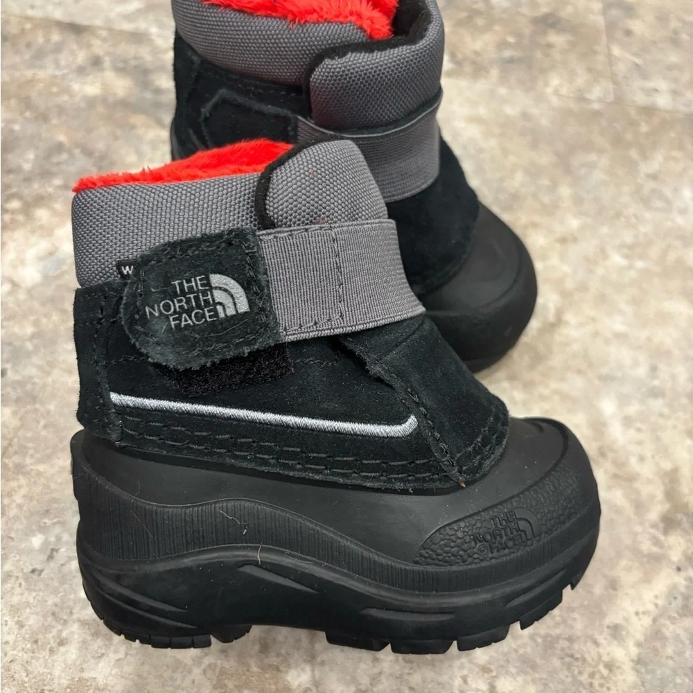 Toddler Alpenglow II Boots Size 4 Black, Grey & Red Faux Lining